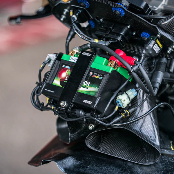 フロントバッテリーホルダー WorldSSP Feel Racing Ducati Panigale V2 955 (20-24) FR.07.KIT 