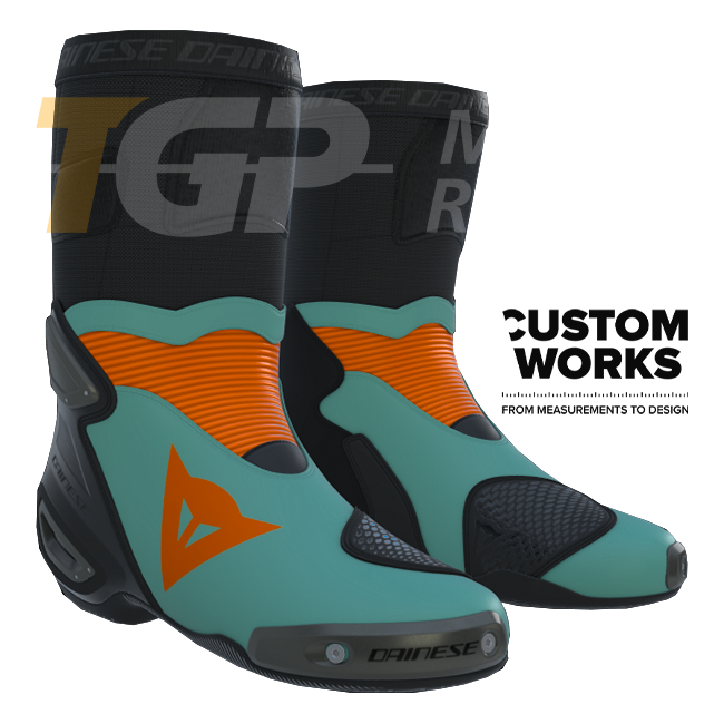 Dainese Axial 2 Racing およびストリート用モーターサイクルブーツ | メンズ | フルオロレッド／ブラック | Custom Works 