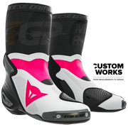 Dainese Axial 2 Air レーシング＆ストリート用オートバイブーツ | メンズ | フクシア／ホワイト | Custom Works 