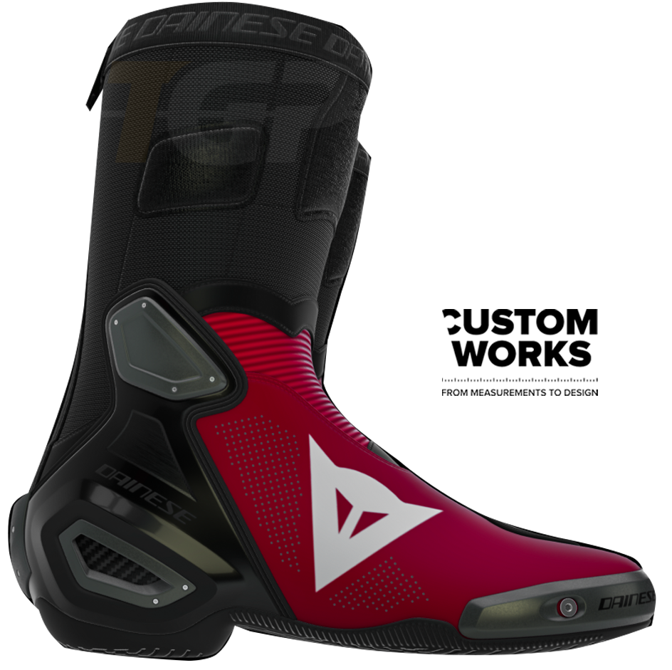 Dainese Axial 2 Air レーシング＆ストリート モーターサイクルブーツ Nicolò Bulega Replica 2026 | メンズ | Dainese レッド / ホワイト | Custom Works 