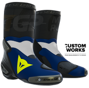 Dainese Axial 2 レーシング＆ストリート用オートバイブーツ | メンズ | ヤマハ ブルー／ホワイト／フルオ イエロー | Custom Works 
