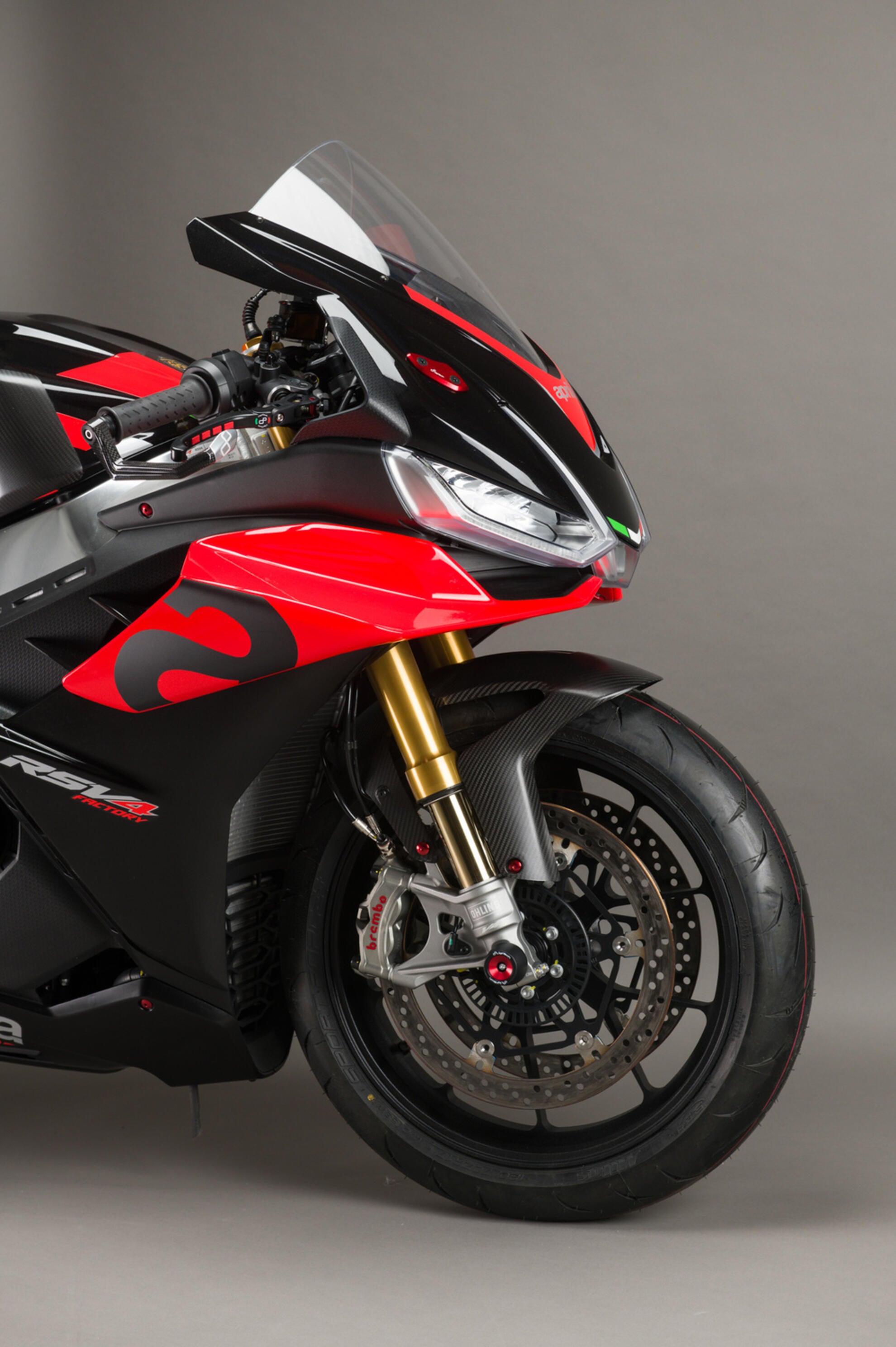 フロントフェンダー カーボン LighTech Aprilia RSV4/RR/1100 Factory (21-25) CARA0610 