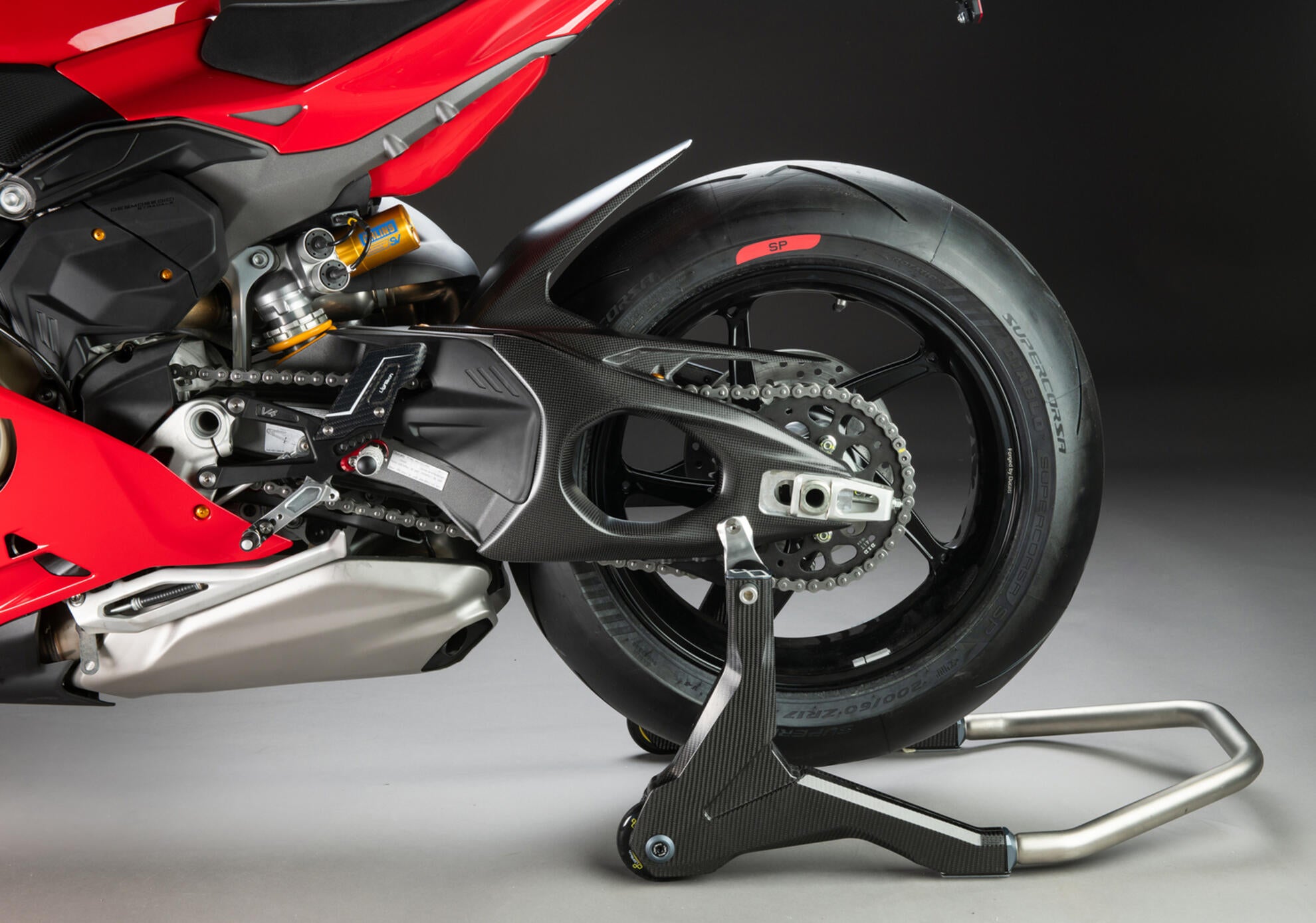 カーボン製スイングアームカバー LighTech Ducati Panigale V4/S (2025) CARD2460M 