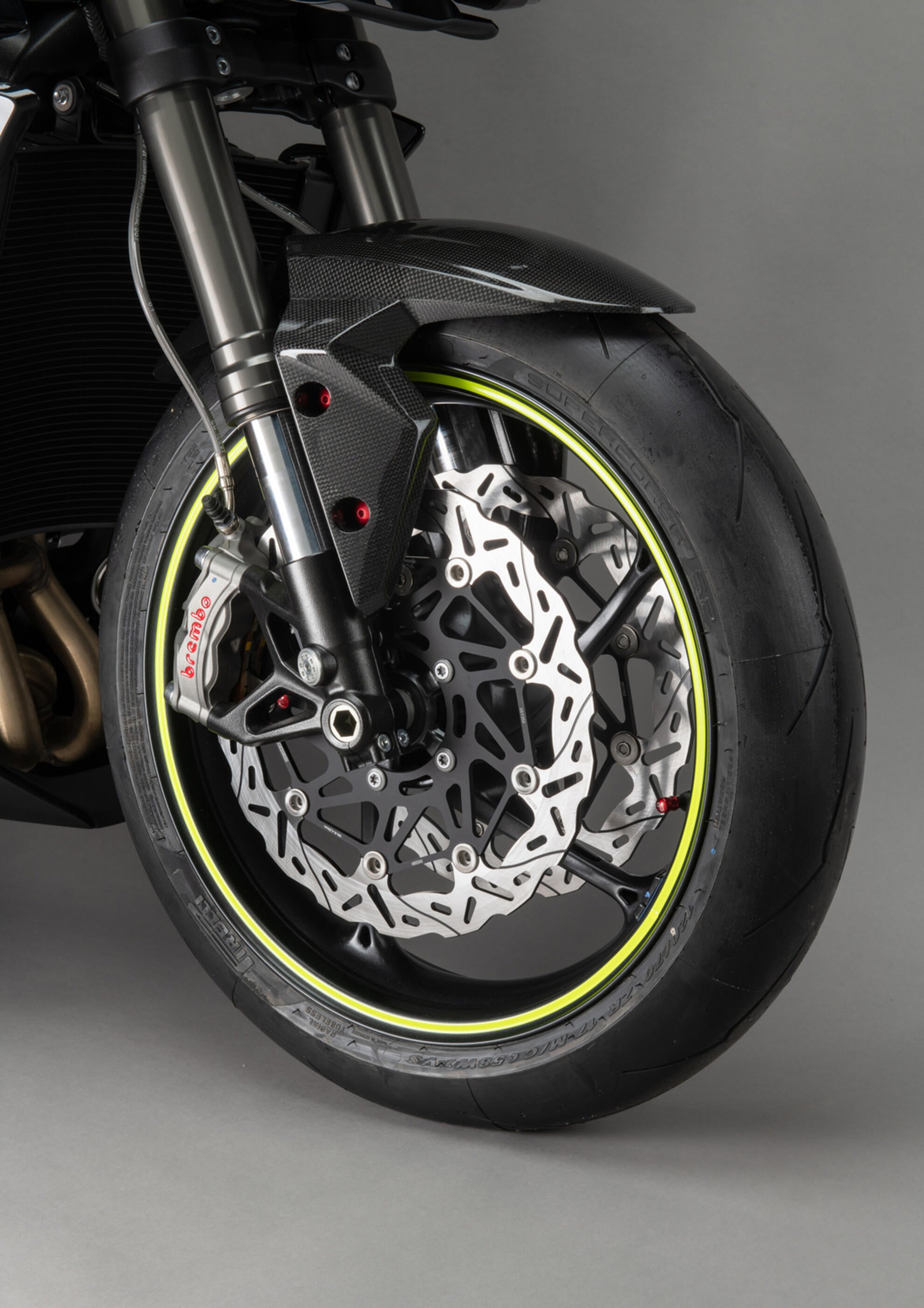 フロントフェンダー カーボン LighTech トライアンフ ストリートトリプル 765 S / R / RS / Moto2 (17-25) CART2410 