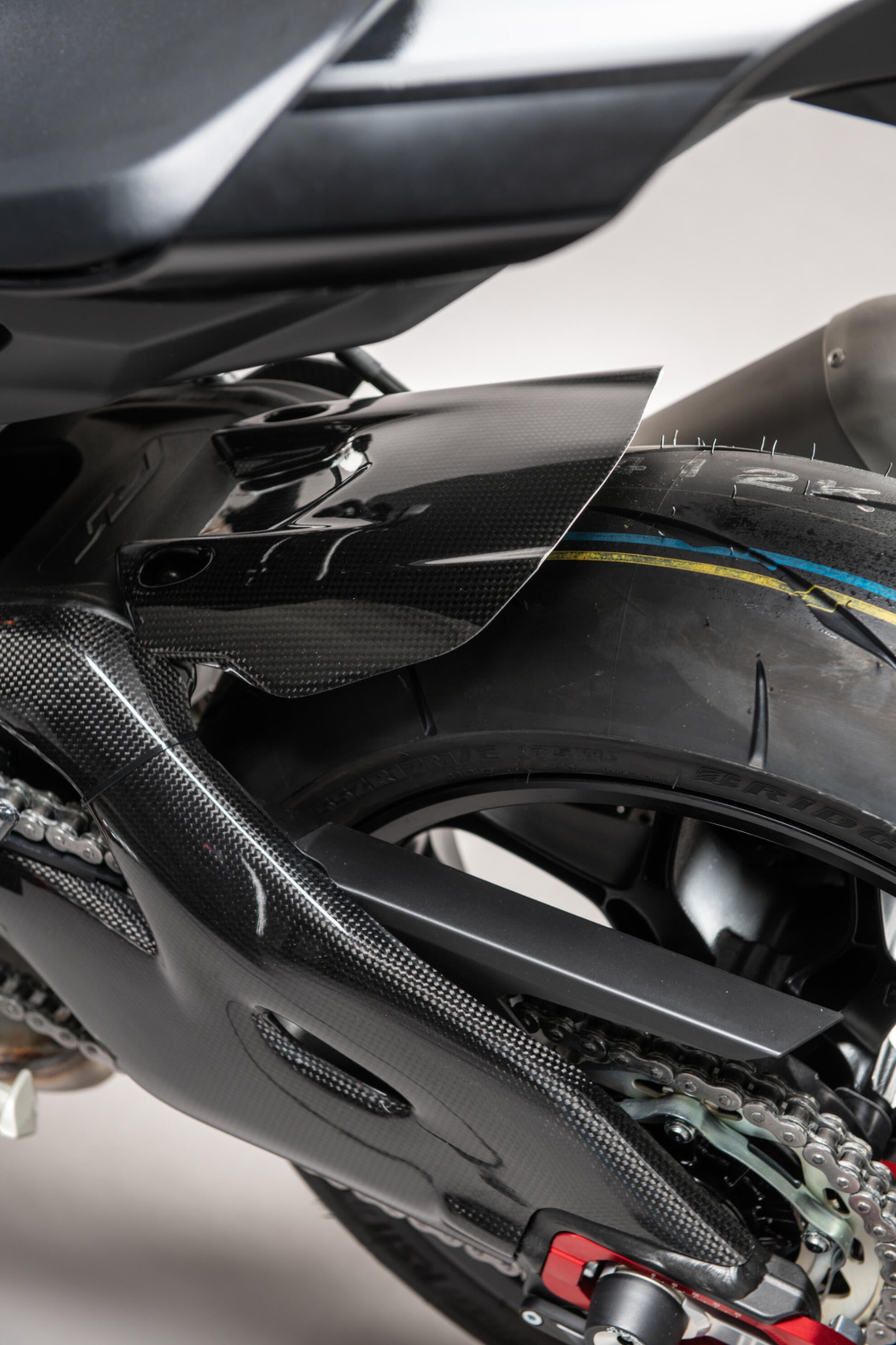 カーボン製リアフェンダー LighTech Yamaha YZF-R1/M RN32, RN49 & RN65 (15-25) CARY5020 