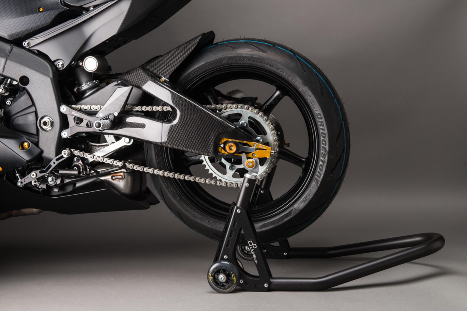 カーボン スイングアームカバー LighTech Yamaha YZF-R6 RJ27 (17-25) CARY9961 