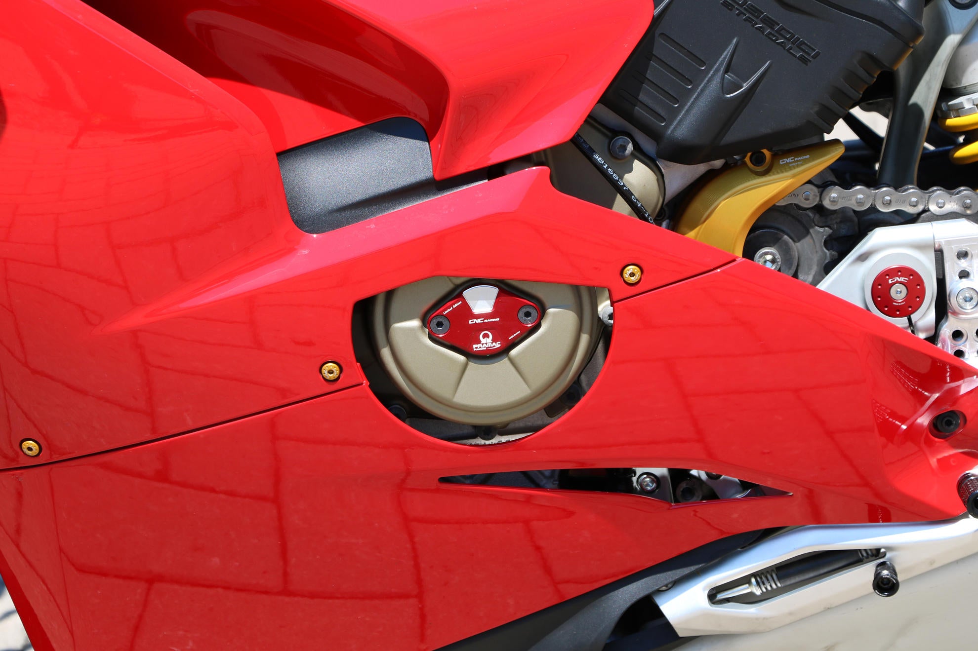 点火カバー / タイミング検査カバー プラマックレーシング リミテッドエディション CNCレーシング ドゥカティ パニガーレ V4/S (2025) CF266PR 