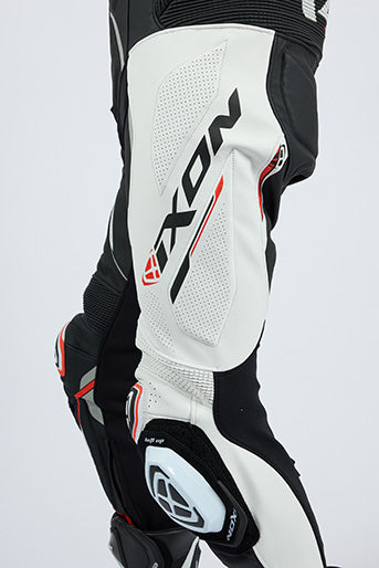 IXON Demonio ワンピース レザースーツ － パンチング加工レーススーツ | メンズ | ブラック/ホワイト/レッド 