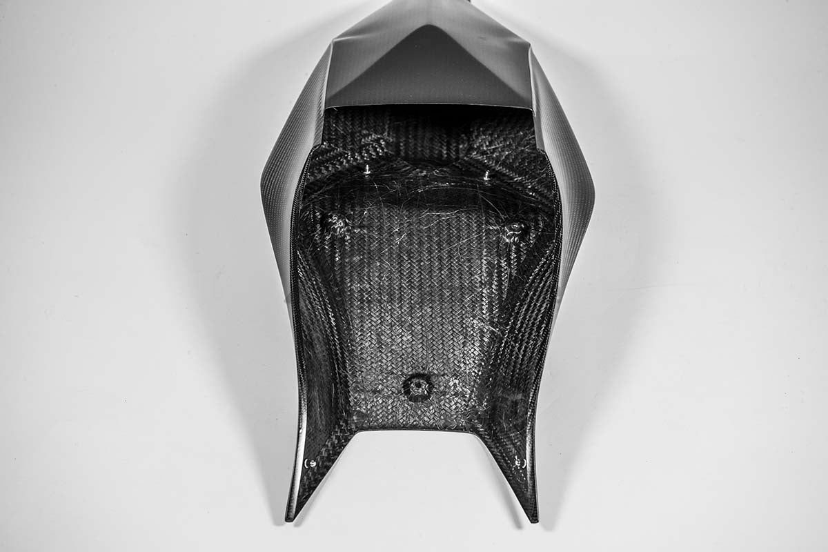 ヘックカバー 200g APカーボンライン アプリリア RSV4/RR/1100 ファクトリー (21-25) 