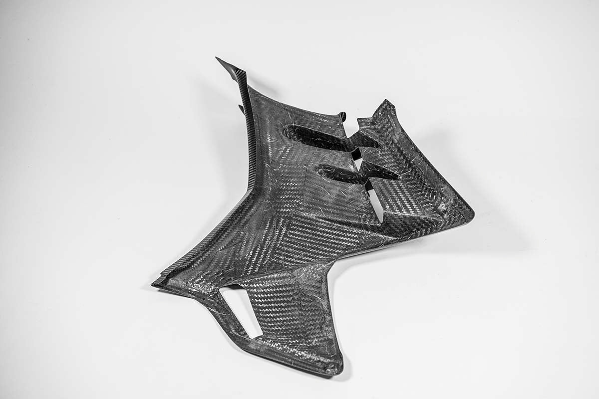 Seitenteil rechts 200g AP Carbon Line Aprilia RSV4/RR/1100 Factory (21-25)