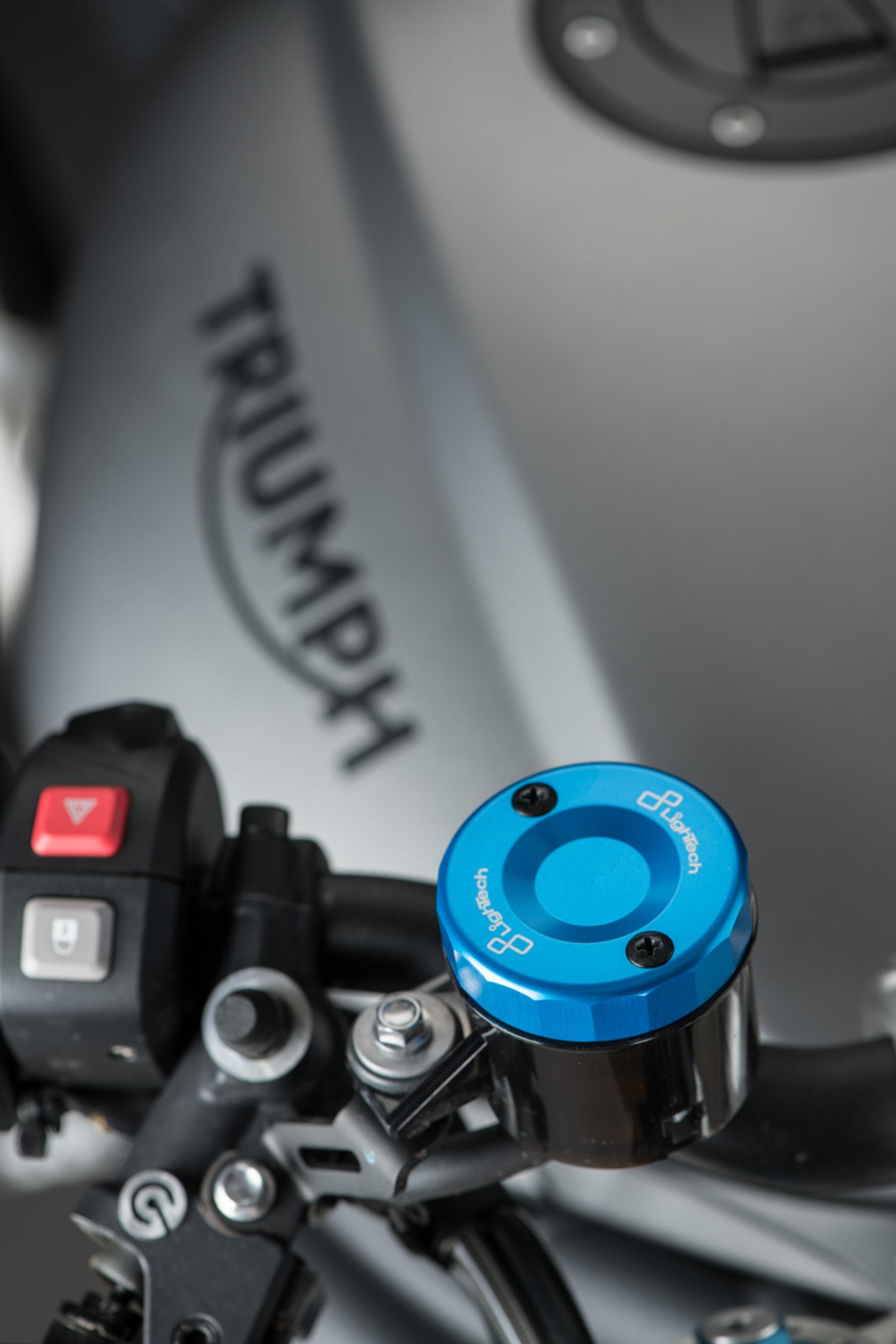 LighTech デュカティ パニガーレ 1199/S/R (12-17) 用 フロント リザーバー キャップ FBC04 