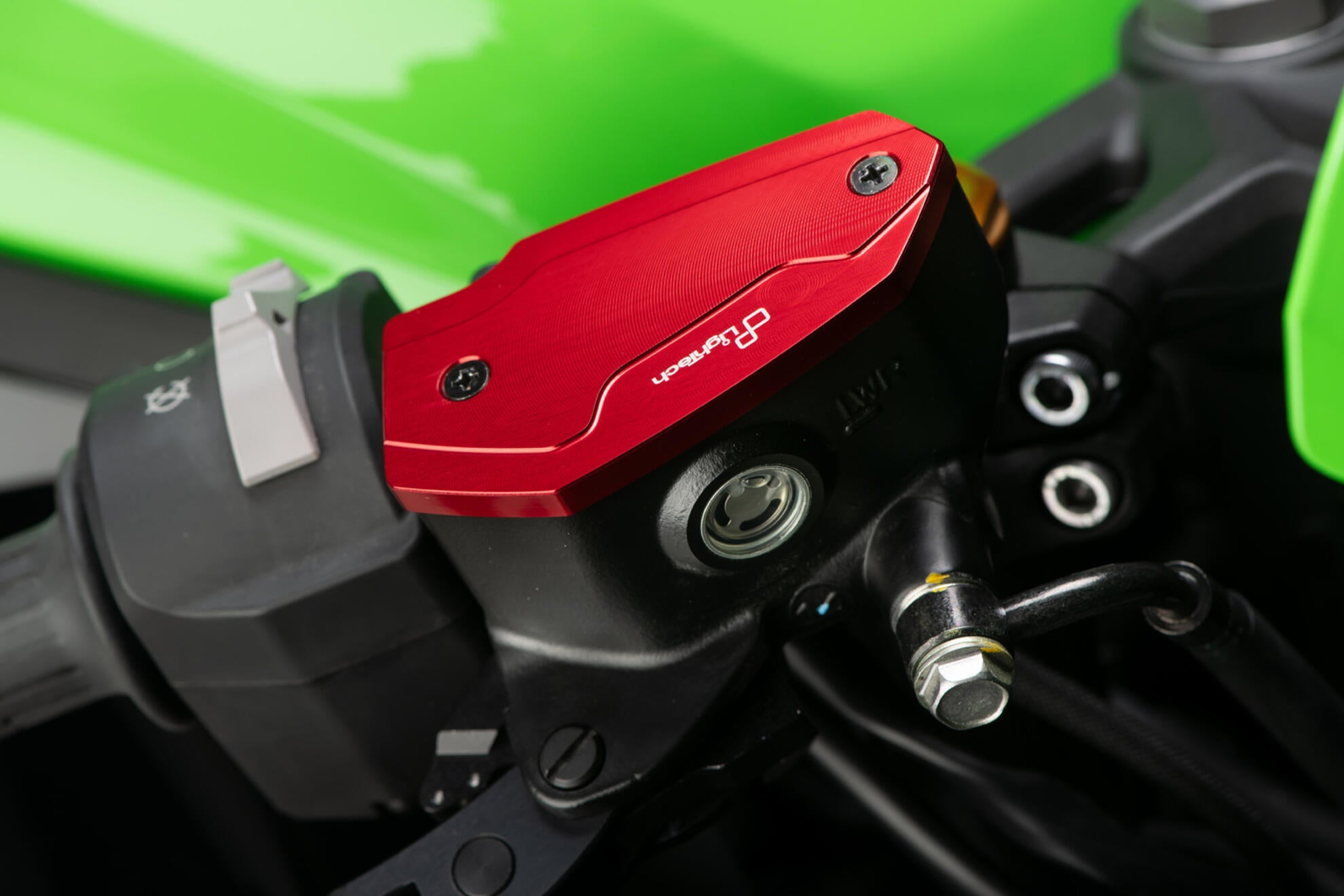 LighTech Kawasaki ZX-4 RR (23-25) 用フロントブレーキリザーバータンクキャップ FBC16 