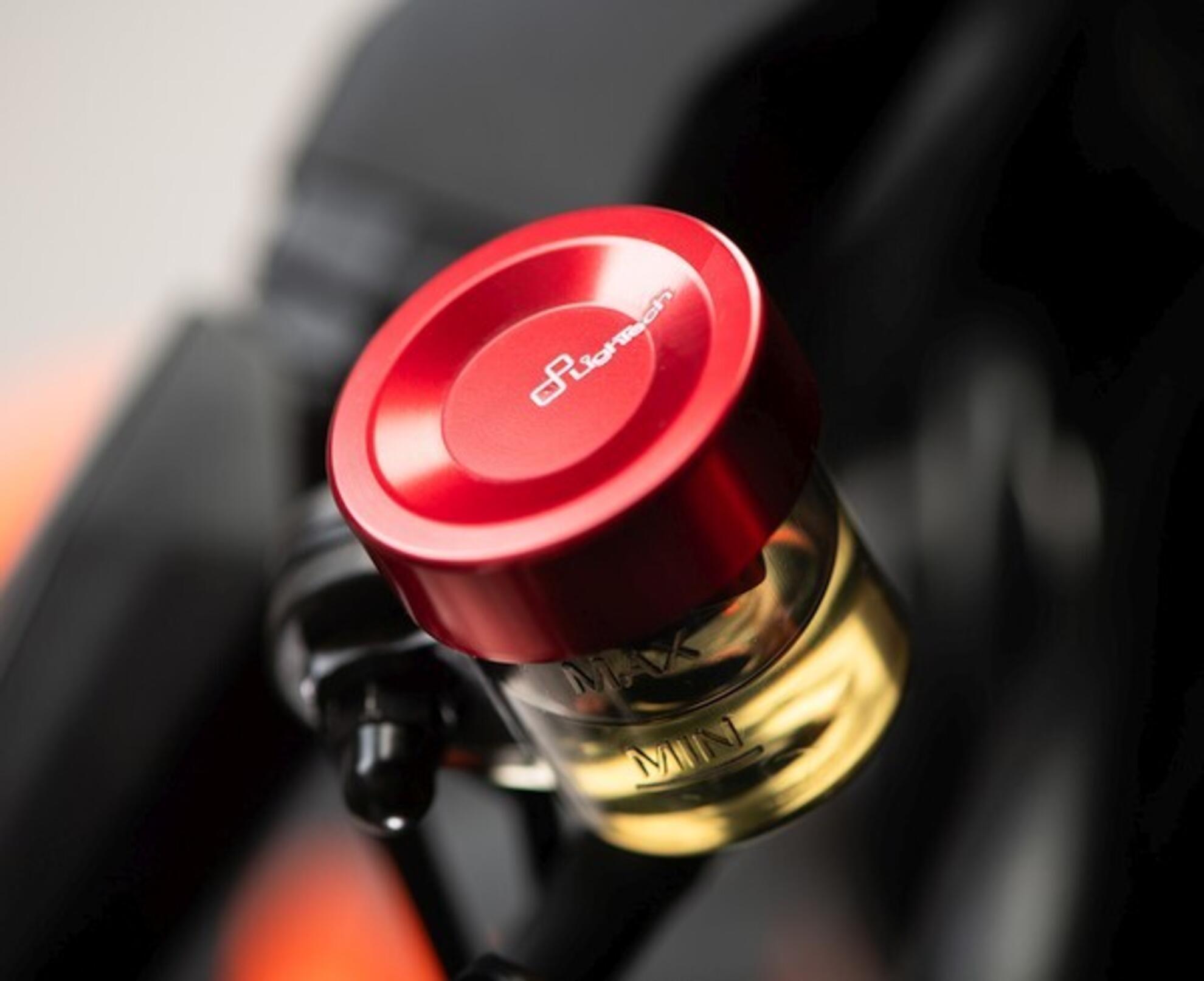 LighTech デュカティ パニガーレ V4/S/R (20-24) 用リアキャップ FBC27 