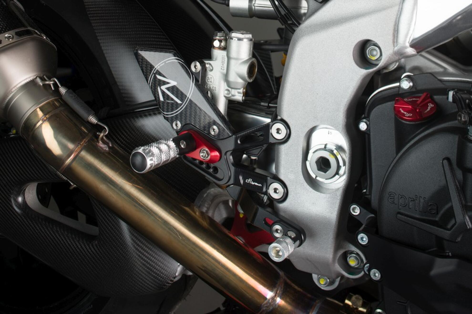 Fußrastenanlage R LighTech Aprilia RSV4/RF/RR/1100 Factory (17-25) FTRAP005R