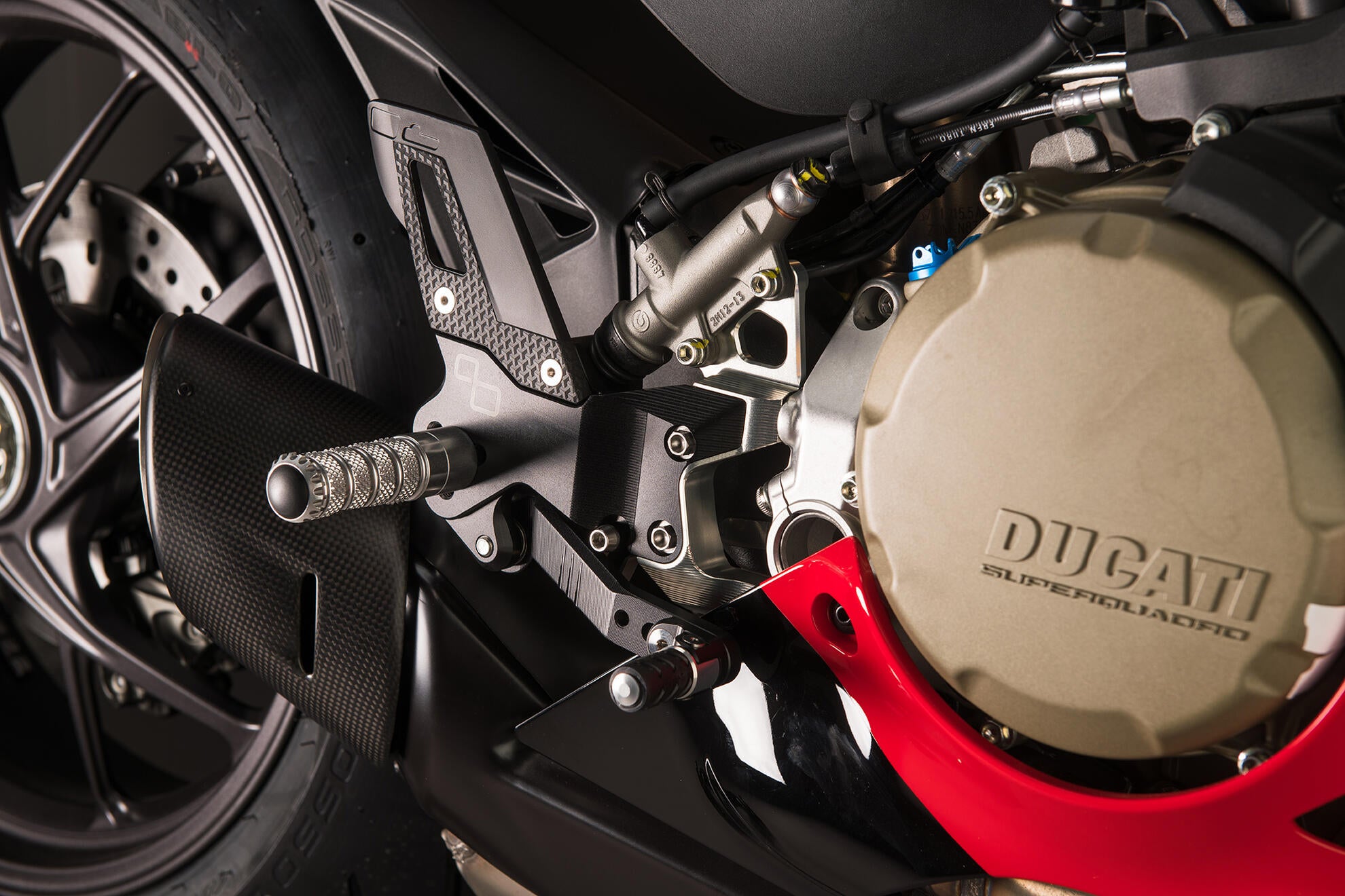 トラック用フットコントロール LighTech リバースシフター Ducati Panigale 1299/S (15-18) FTRDU014 