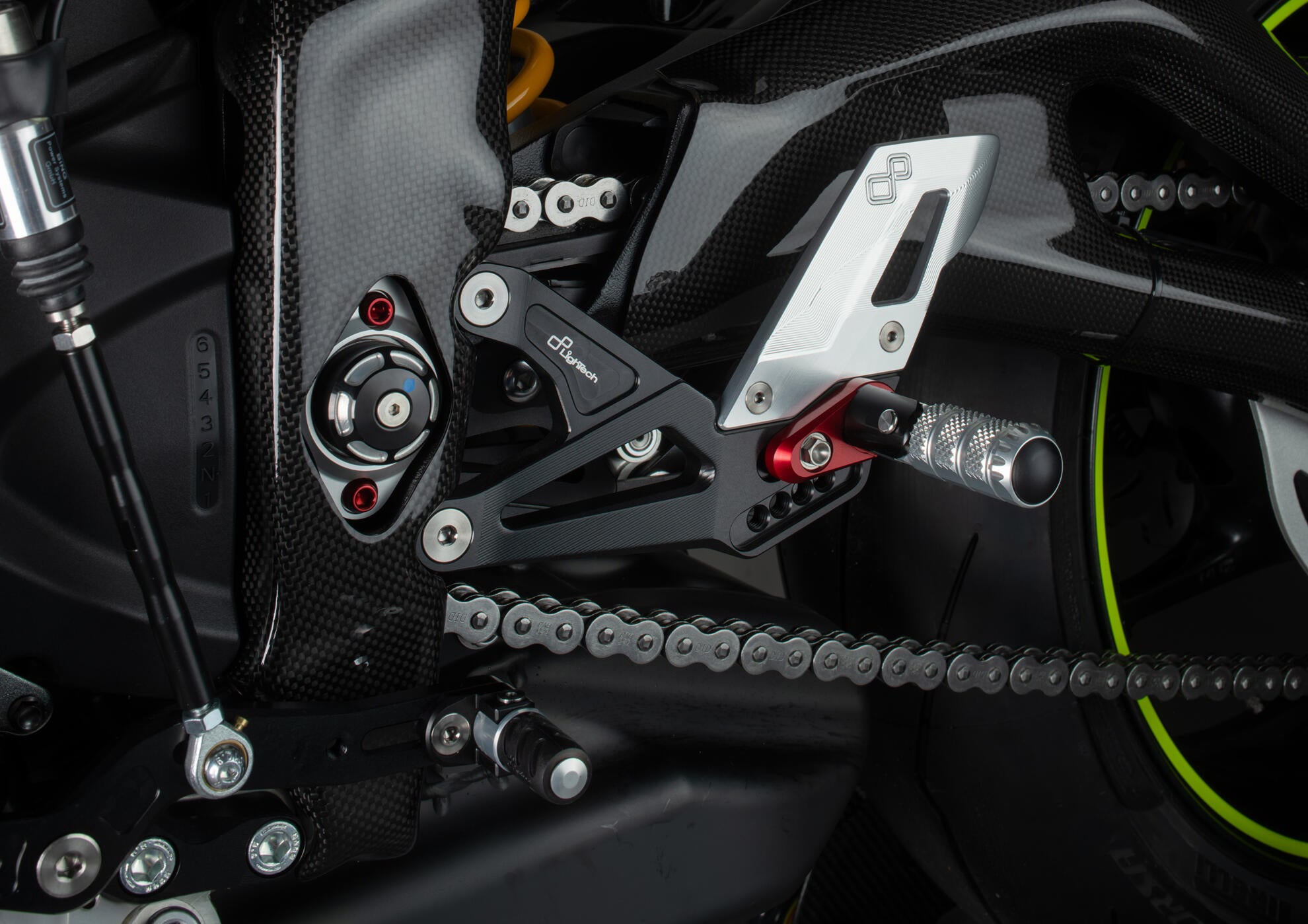 フットレストシステム R LighTech トライアンフ デイトナ 675/765 (13-21) FTRTR005R 