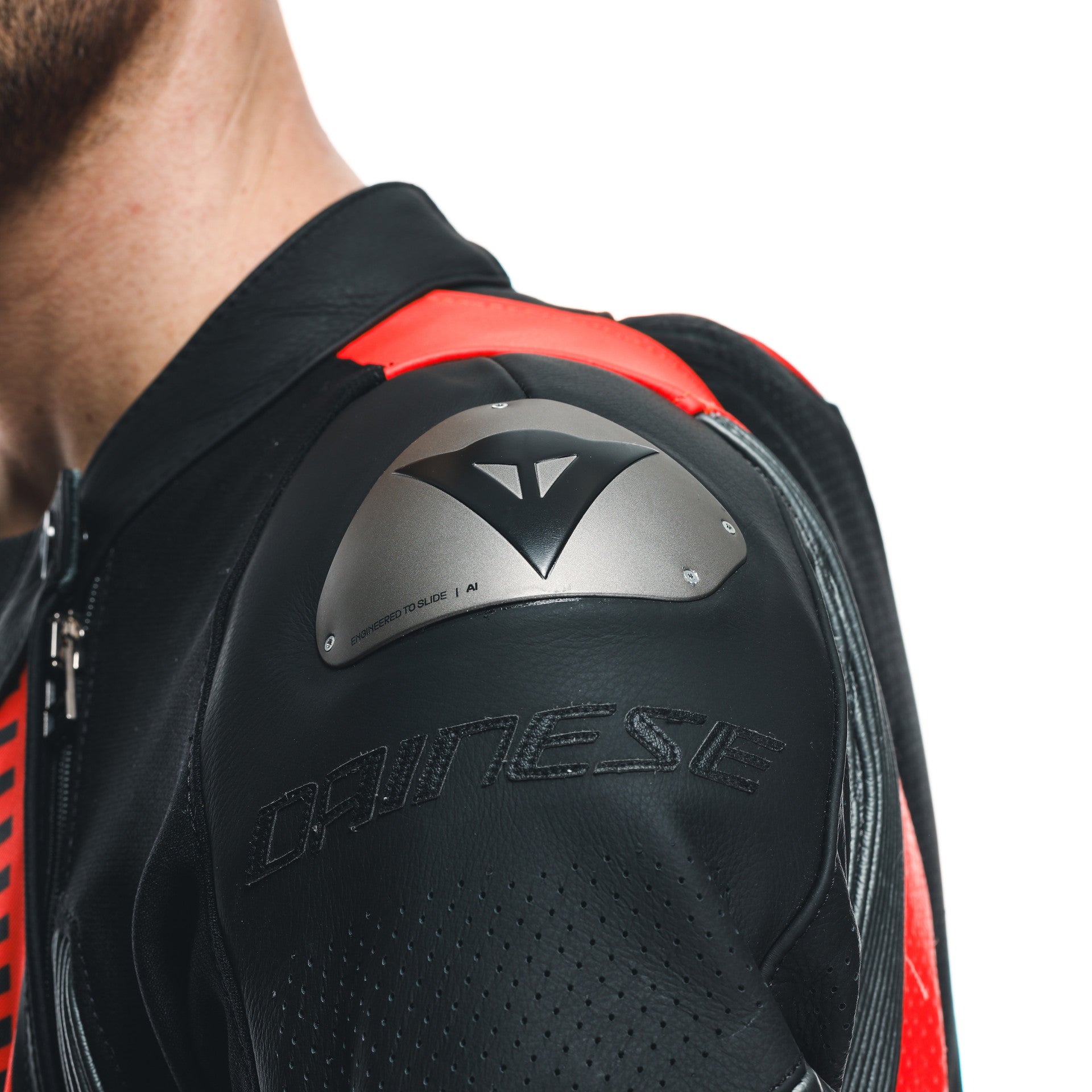 Dainese Audax D-ZIP Einteiler Lederkombi – Perforierter Rennanzug | Herren | Schwarz/Rot