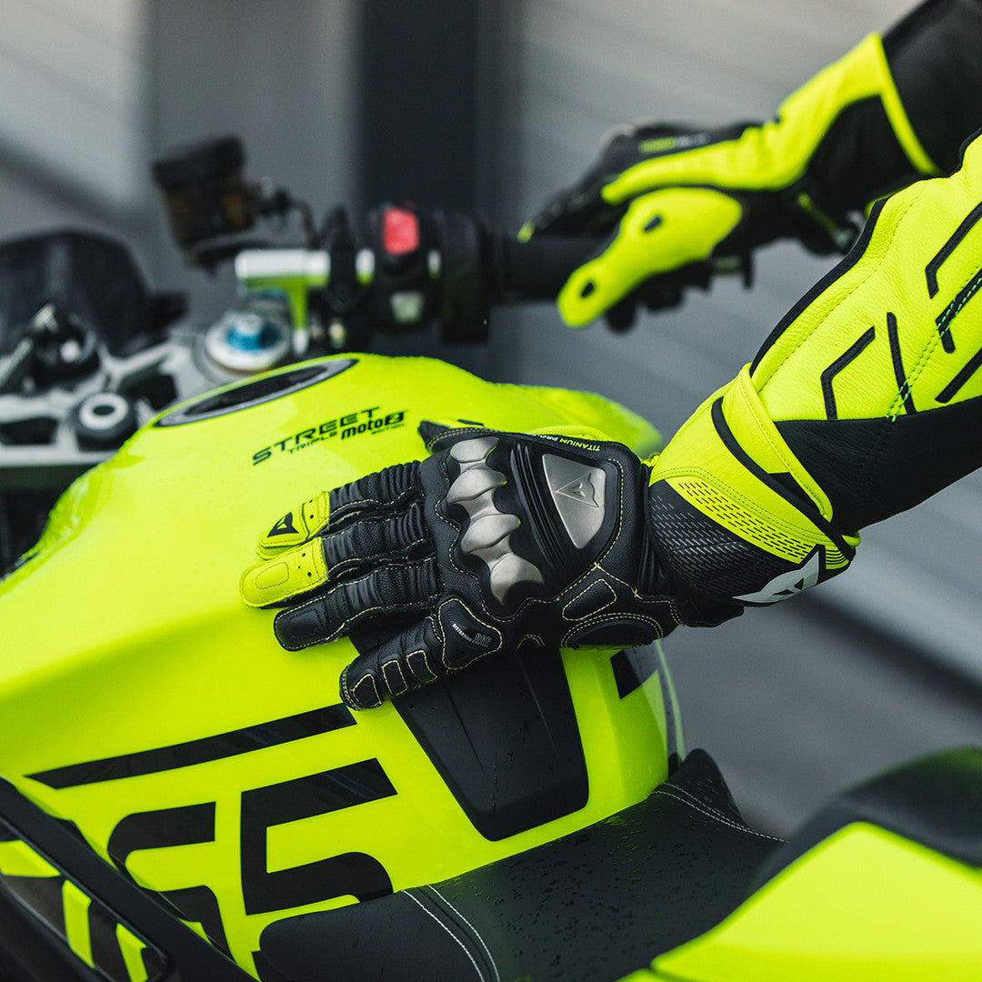 ダイネーゼ フルメタル7レーシングバイクレザーグローブ | メンズ | ネオンイエロー/ブラック 