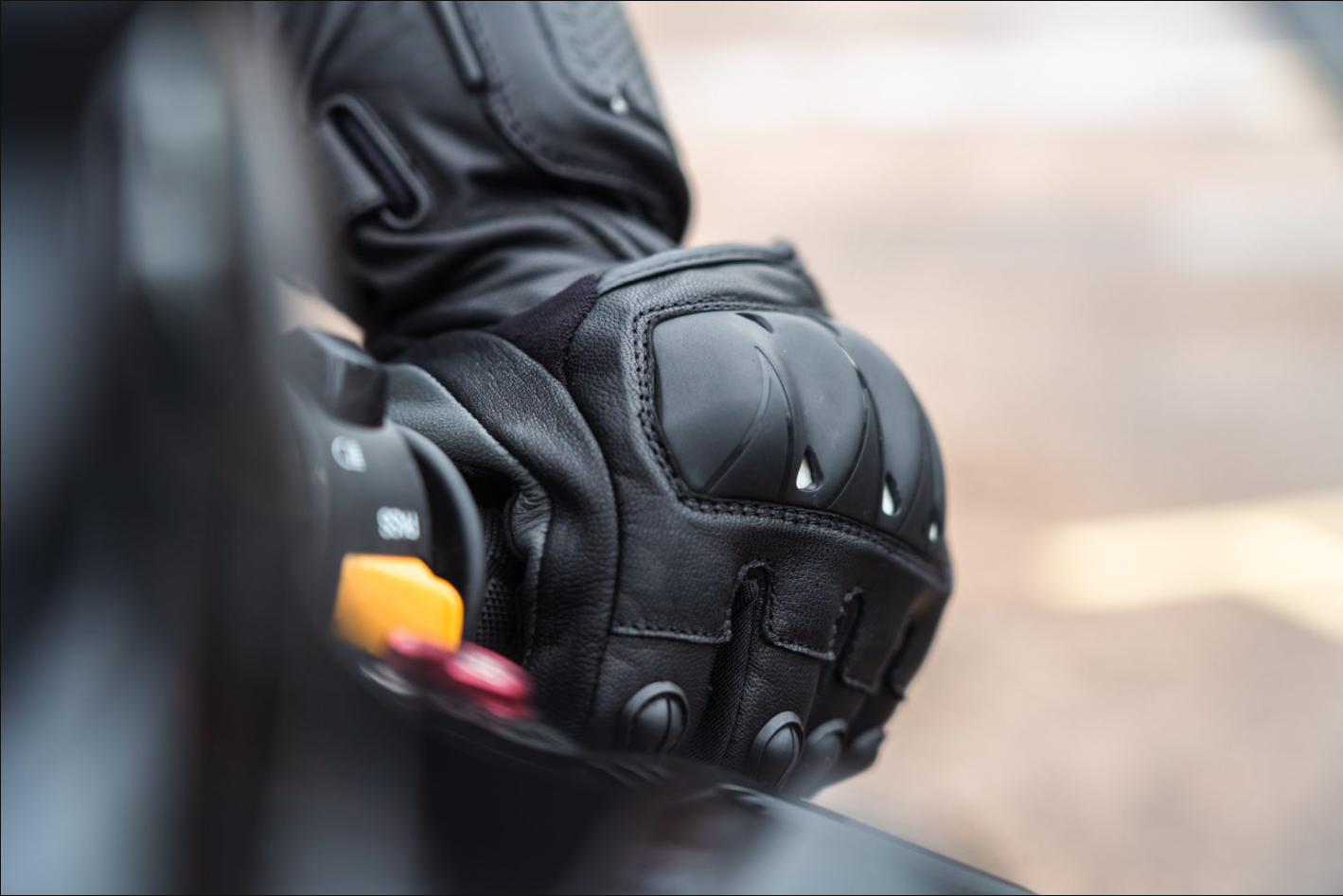 Knox Oulton MK2 スポーツレザーグローブ | メンズ | ブラック/ホワイト | 1011352160050 