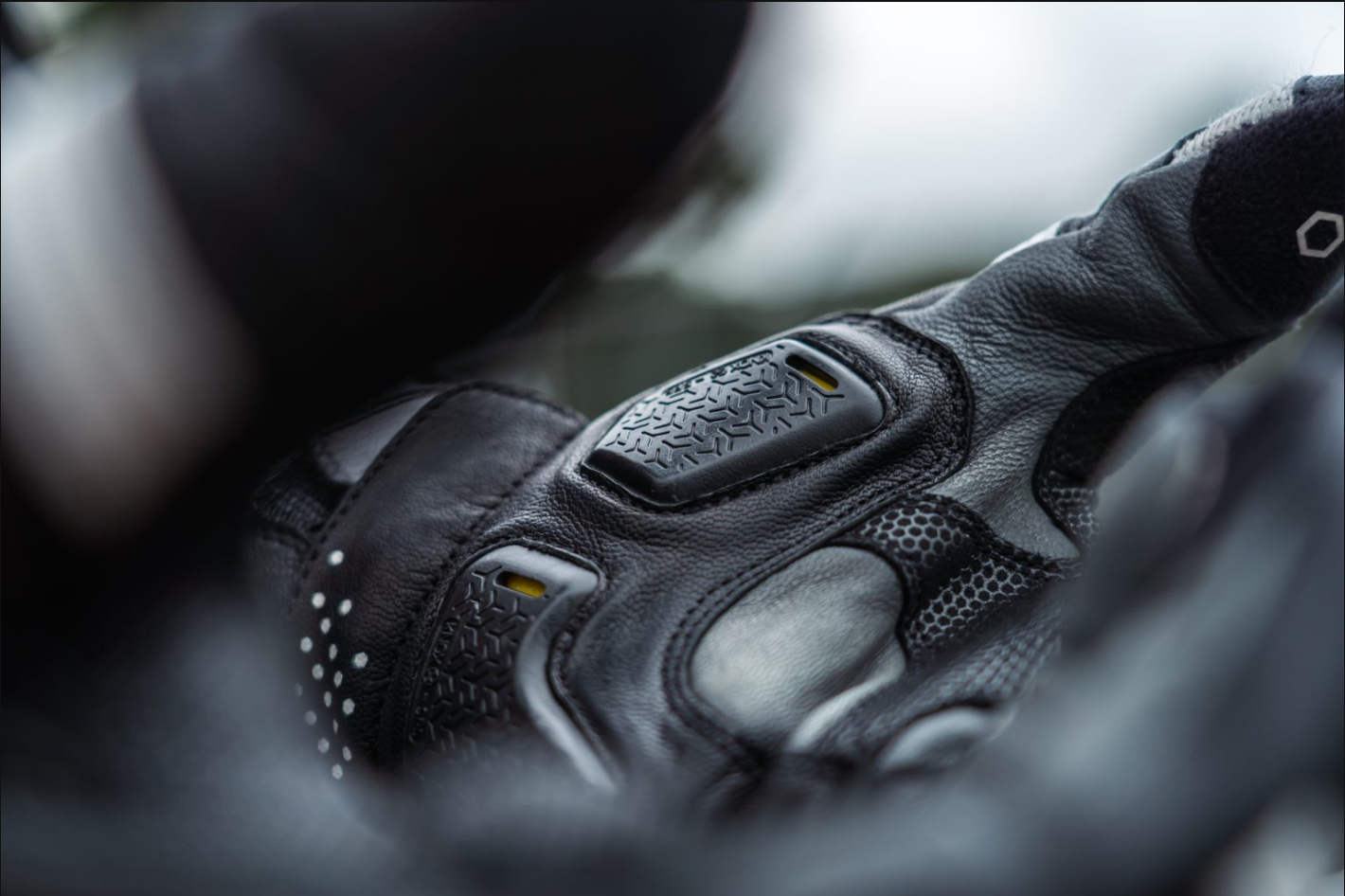 Knox Oulton MK2 スポーツレザーグローブ | メンズ | ブラック/ホワイト | 1011352160050 