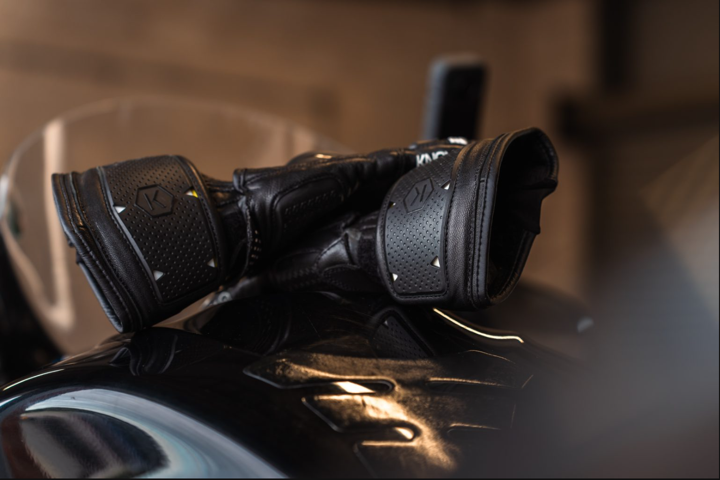 Knox Oulton MK2 スポーツレザーグローブ | メンズ | ブラック/ホワイト | 1011352160050 