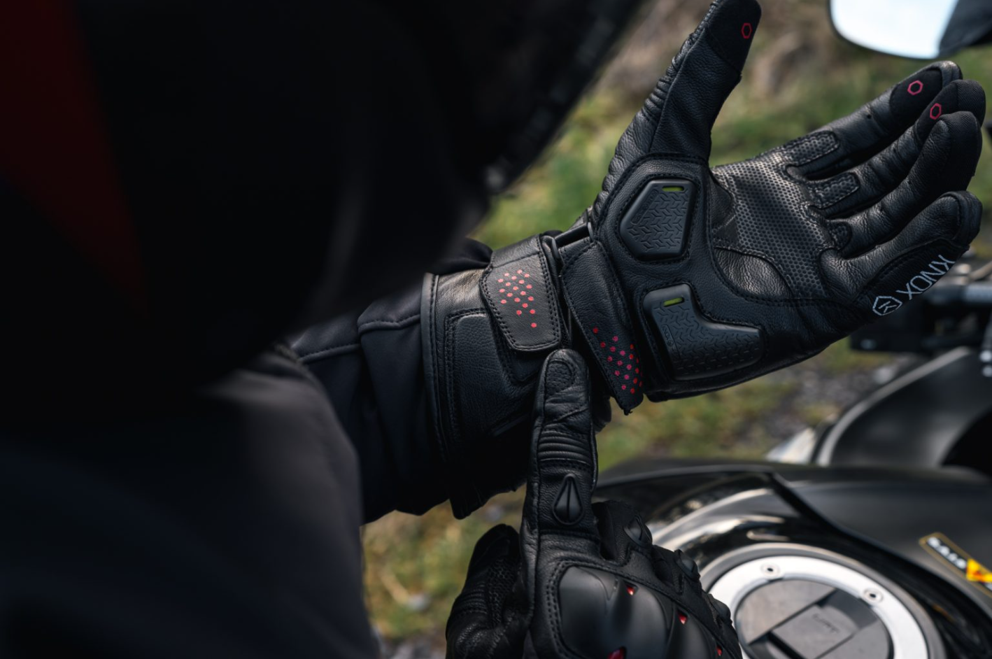 Knox Oulton MK2 スポーツ レザ—グローブ | メンズ | ブラック／レッド | 1011352110030 