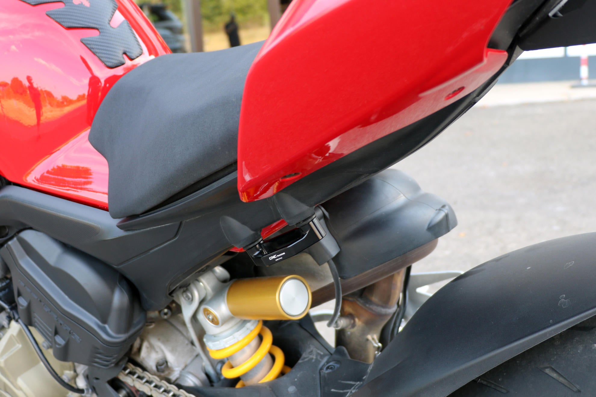 パッセンジャーフットレストカバー プレート アルミ CNC レーシング ダカール パニガーレ V4/S (2025) PET52 