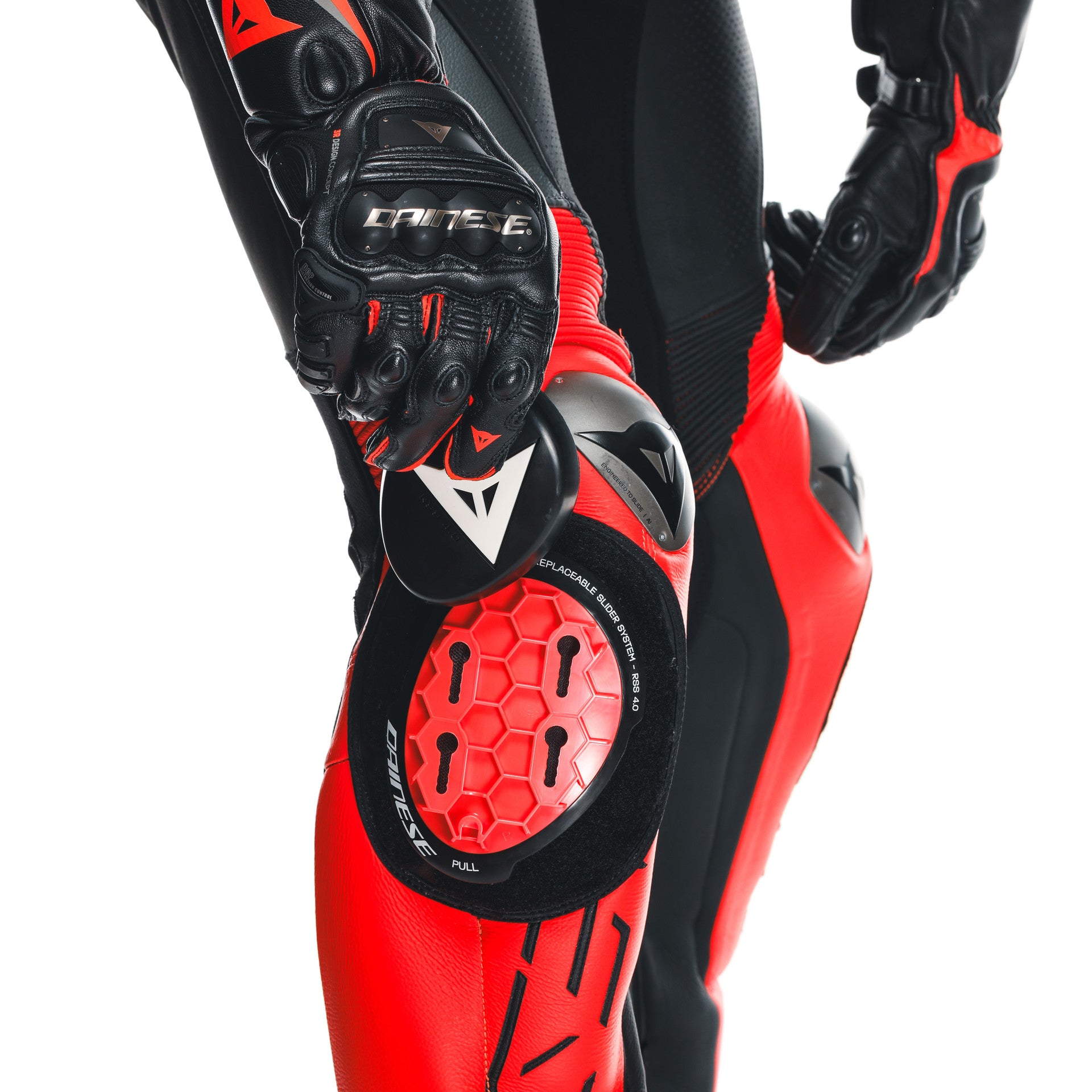 Dainese Audax D-ZIP Einteiler Lederkombi – Perforierter Rennanzug | Herren | Schwarz/Rot