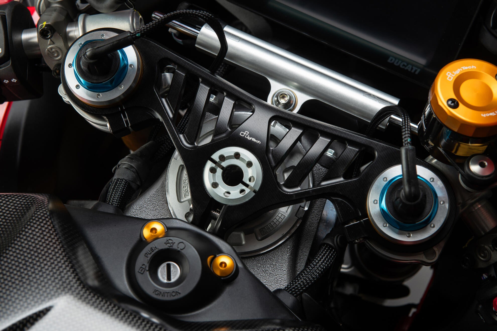 フォークトップブリッジ LighTech Ducati Panigale V4/S (2025) TCADU002NER 