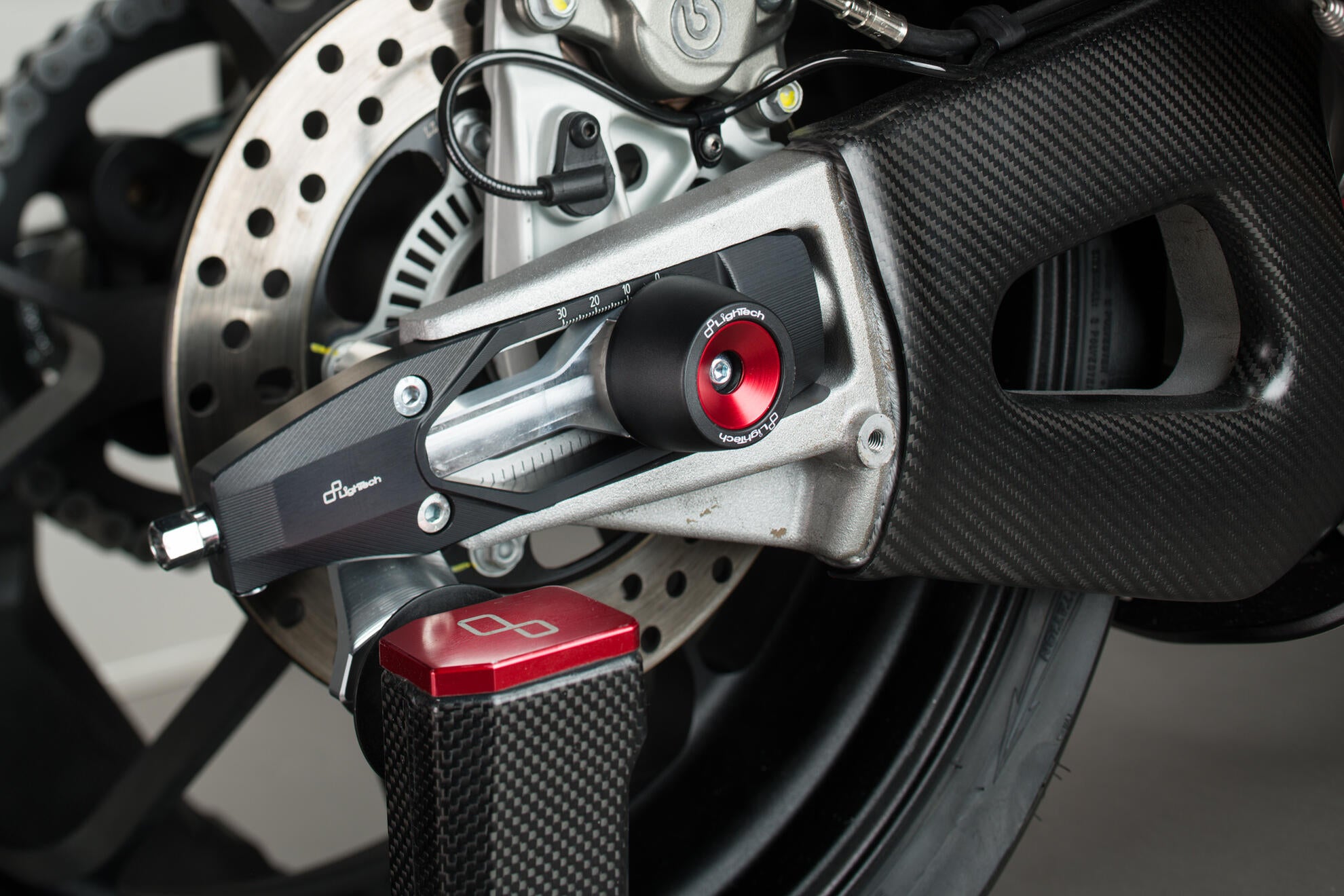 LighTech製のKettenspanner Aprilia RSV4/RR/1100 Factory (21-25) TEAP005 