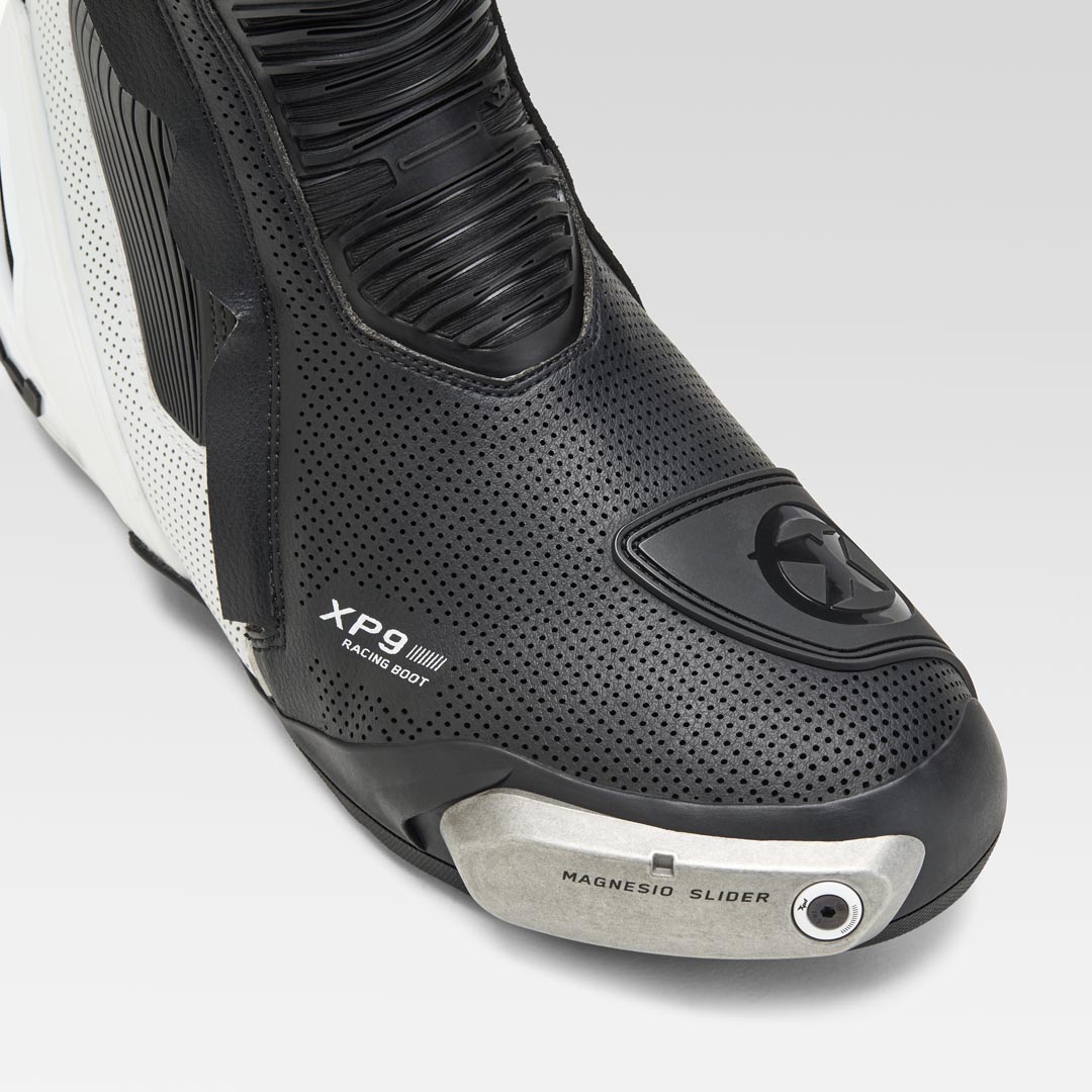 XPD XP9-S AIR パフォレイテッドレーシングおよびストリートバイクブーツ | メンズ | ホワイト/ブラック 