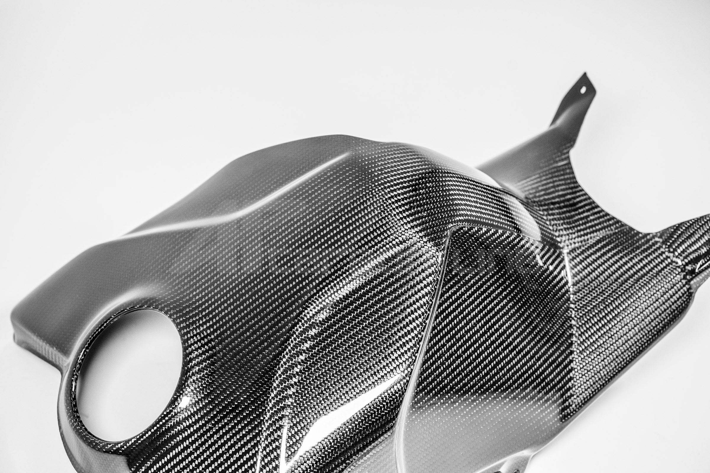 タンクカバー SBK 200g AP カーボンライン ドゥカティ パニガーレ V4/S/R (22-24) 