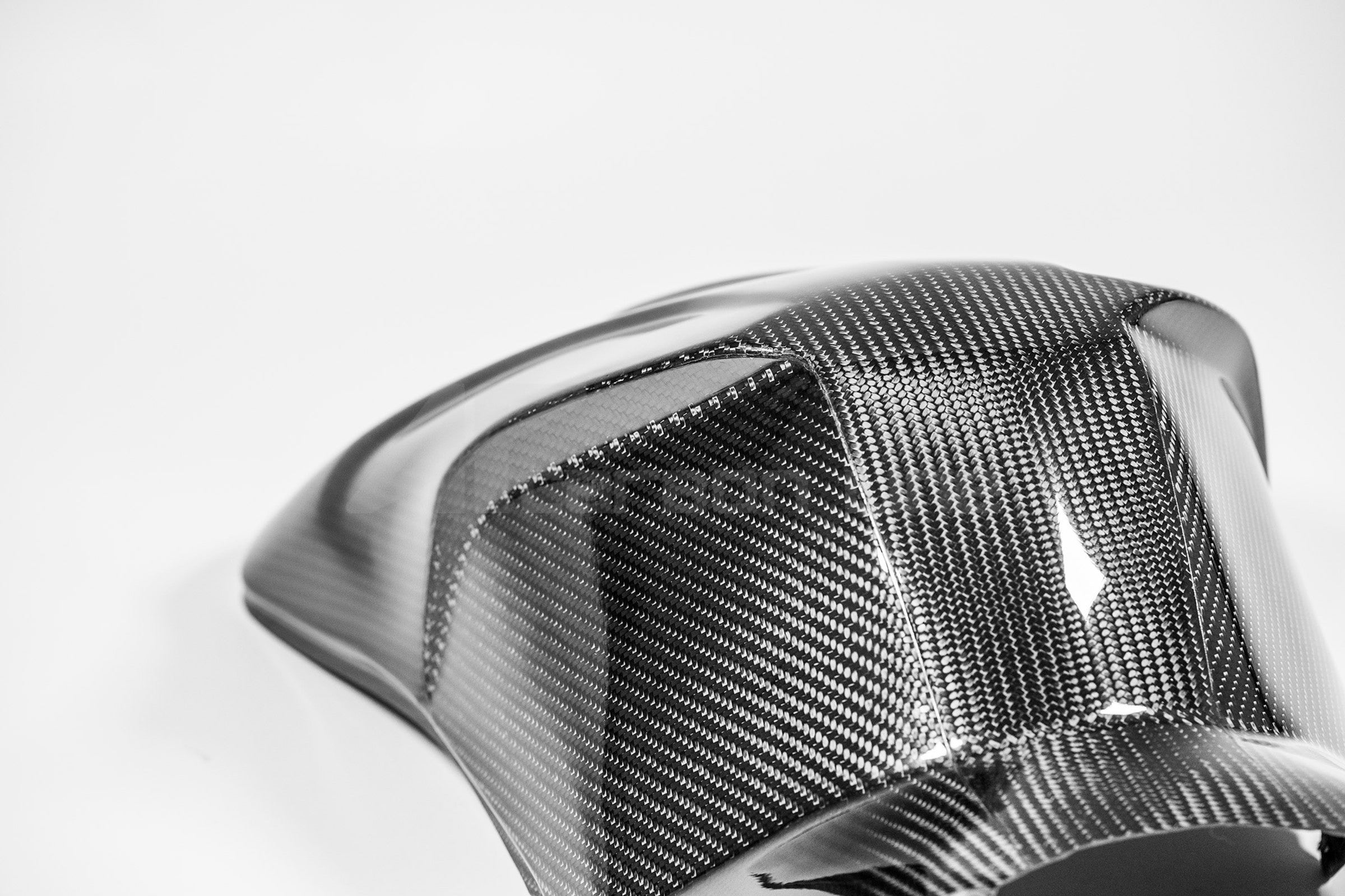 タンクカバー SBK 200g AP カーボンライン ドゥカティ パニガーレ V4/S/R (22-24) 