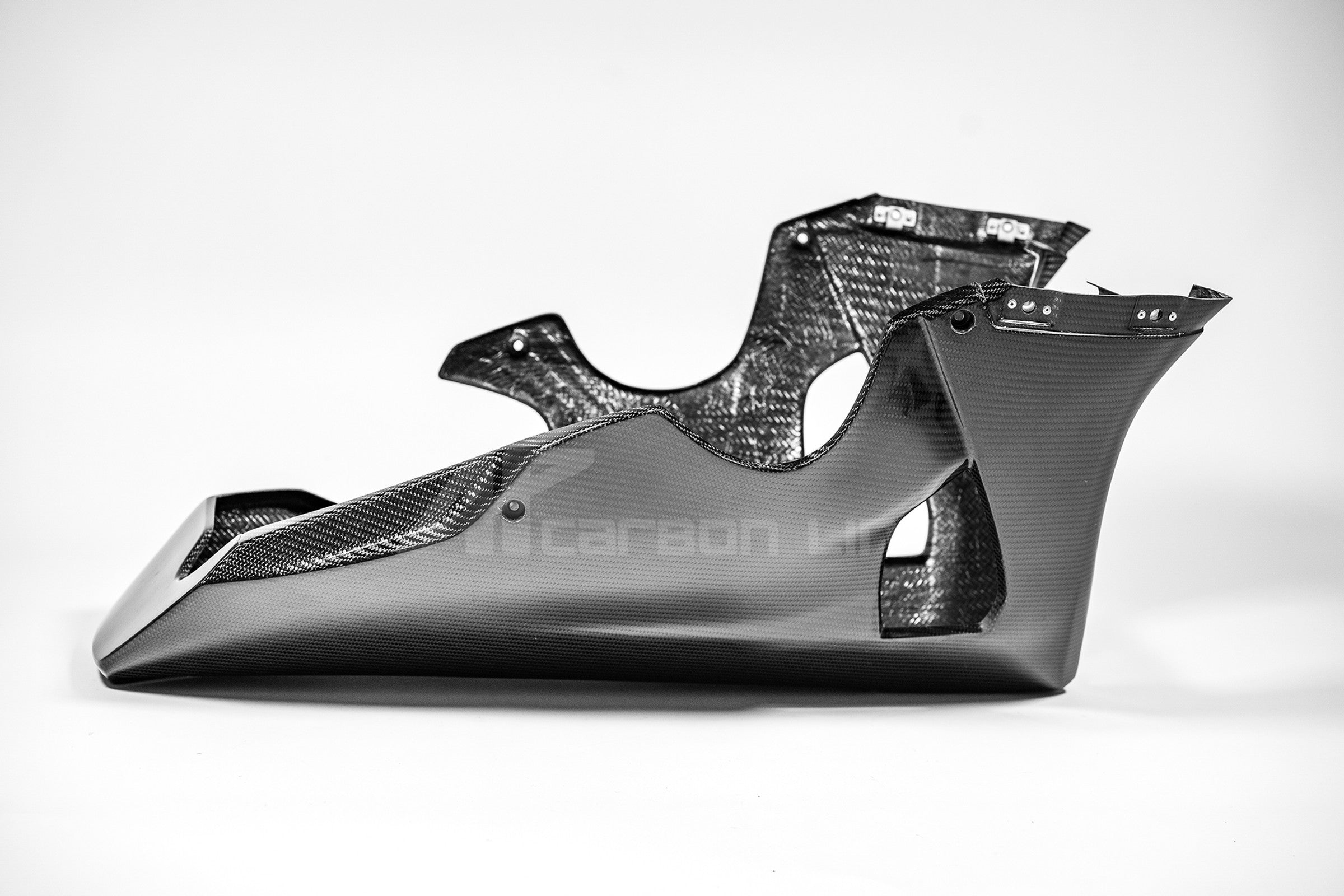 バグスポイラー 200g APカーボンライン ヤマハ YZF-R1/M RN65 (20-25) 