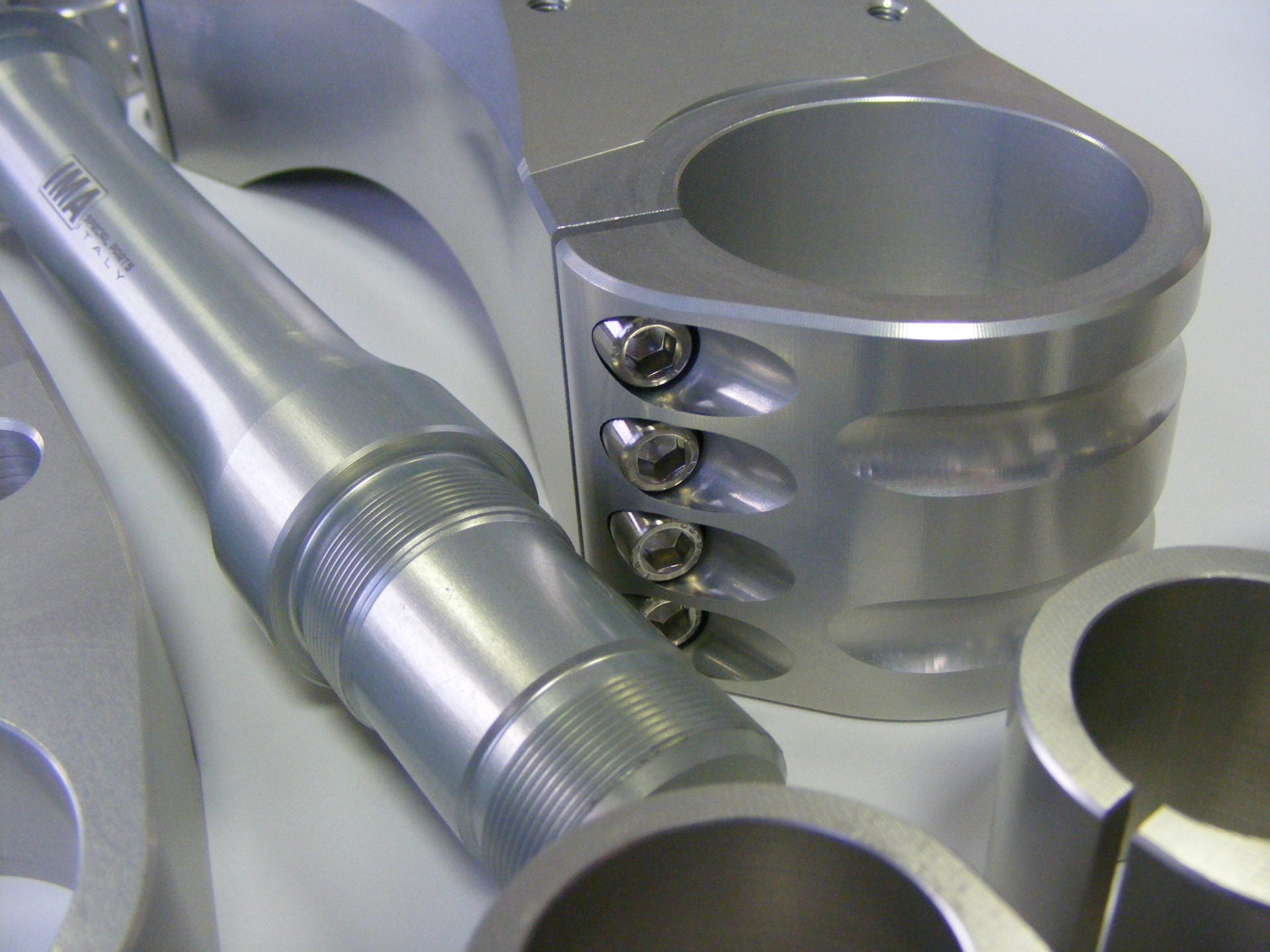 Ima Special Parts レーシングフォークブリッジ Aprilia RSV4/Factory/R (09-14) 