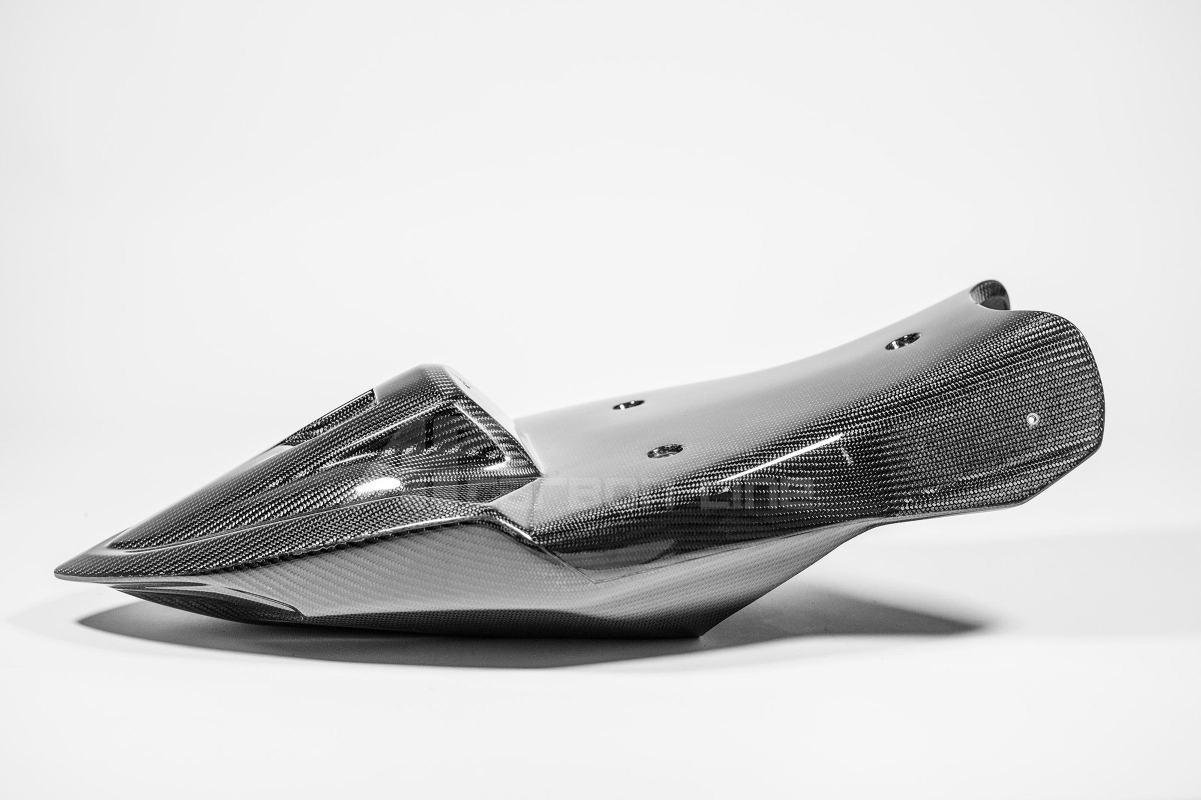 ホンダ CBR 1000 RR-R SC82 (20-23) 用 200g AP カーボンライン リアカウル 