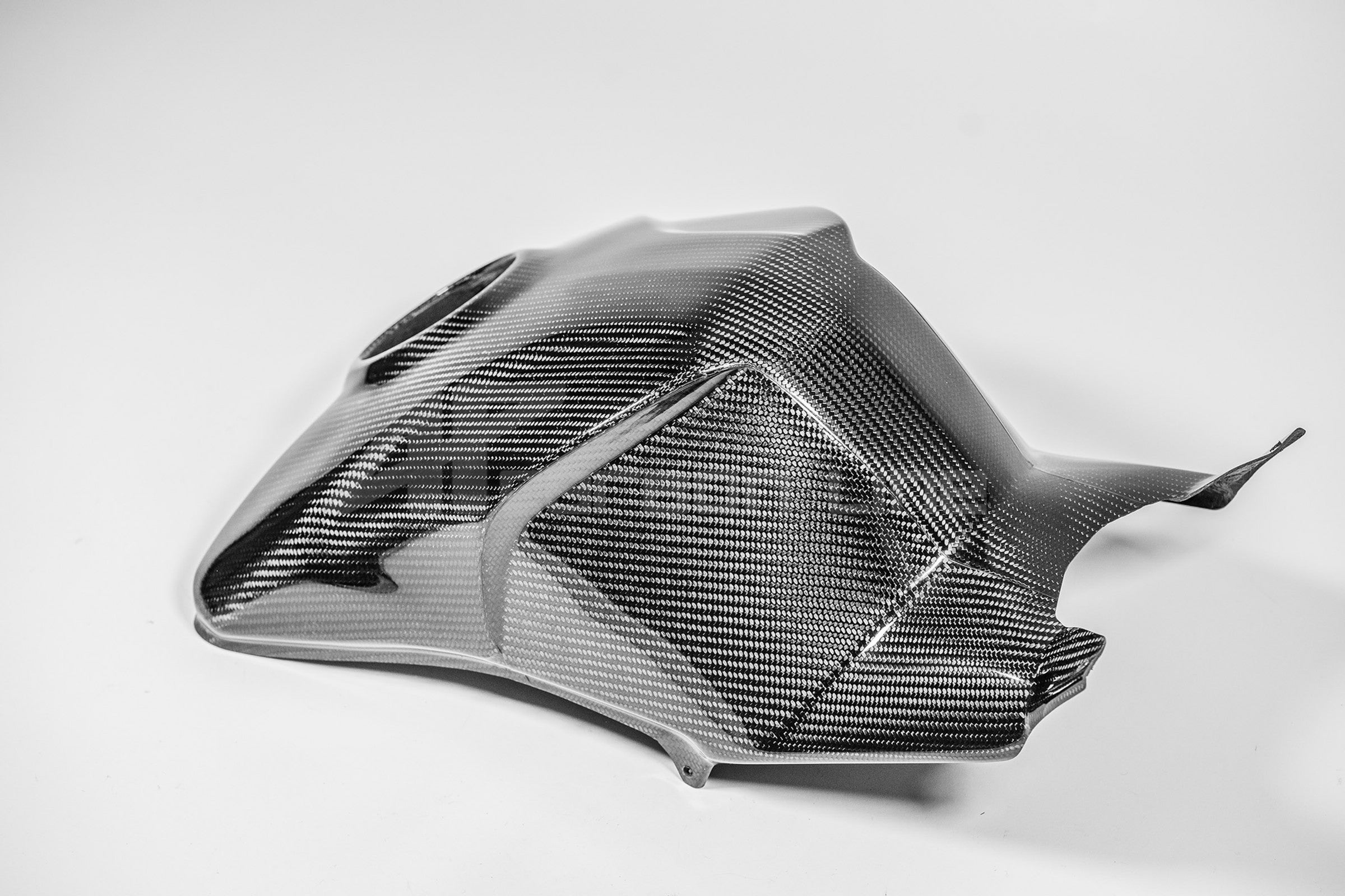 タンクカバー SBK 200g AP カーボンライン ドゥカティ パニガーレ V4/S/R (22-24) 