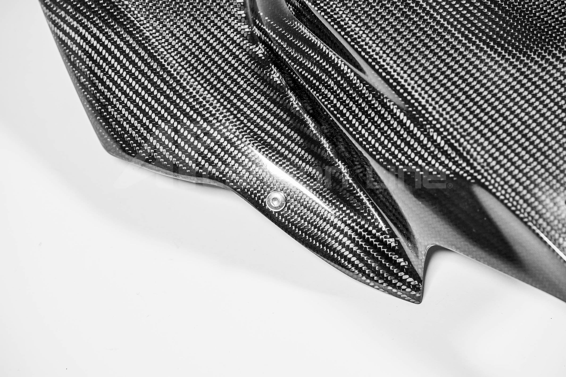 ヤマハ YZF-R1/M RN65 (20-25) 用 200g AP カーボンライン リアカウル 