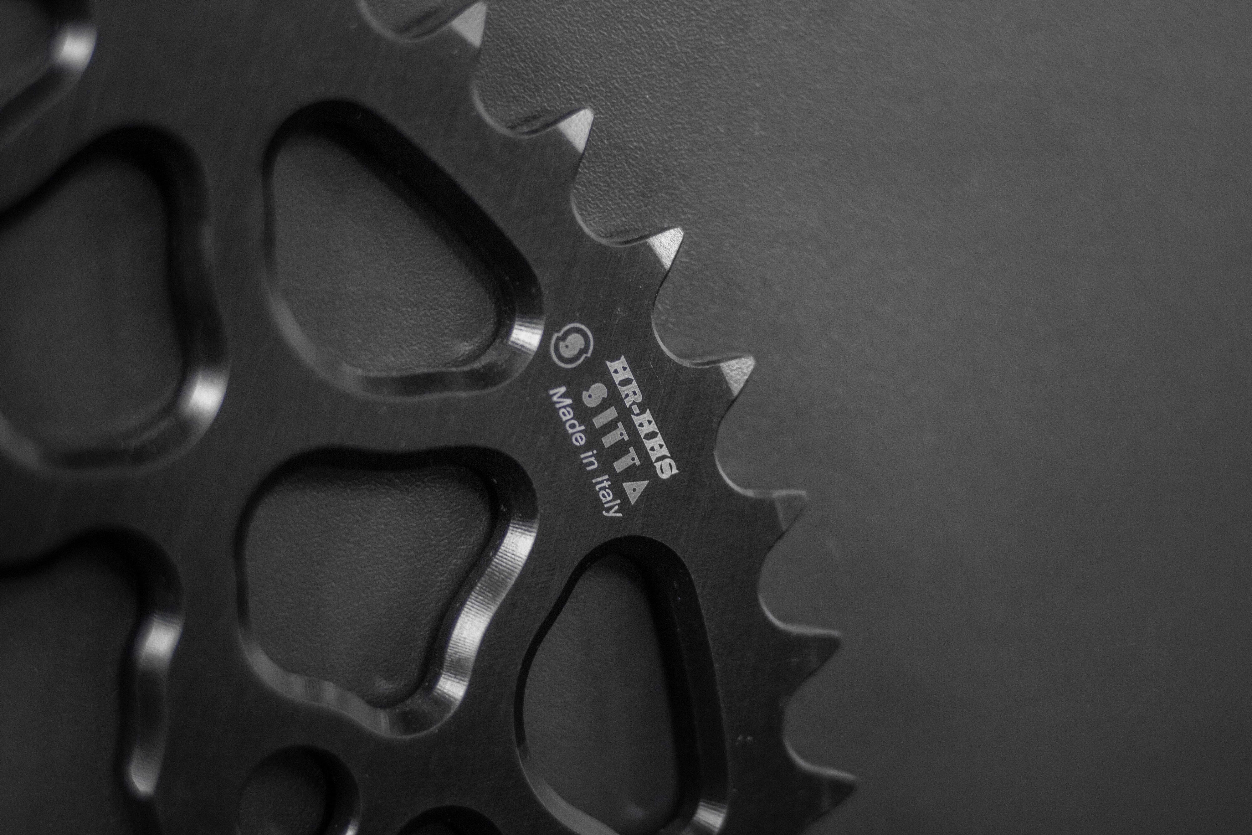 Sitta GP アルミニウムスプロケット BMW HP Schmiederad HP4 および HP4 Race (204Y-HR20GP) – 37-47 歯、520 ピッチ 