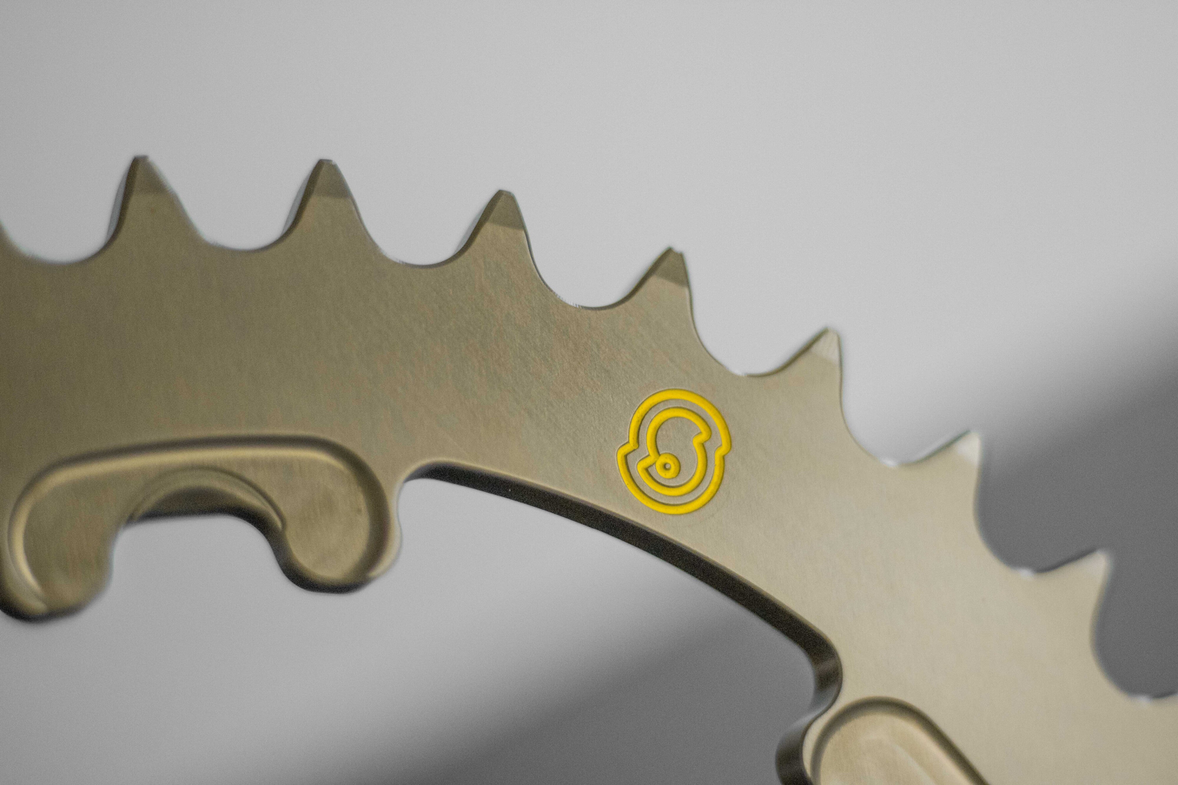 Sittaアルミニウムチェーンホイール266Dクイックフィットリアスプロケットハブ – 37-46歯、520/525ピッチ 