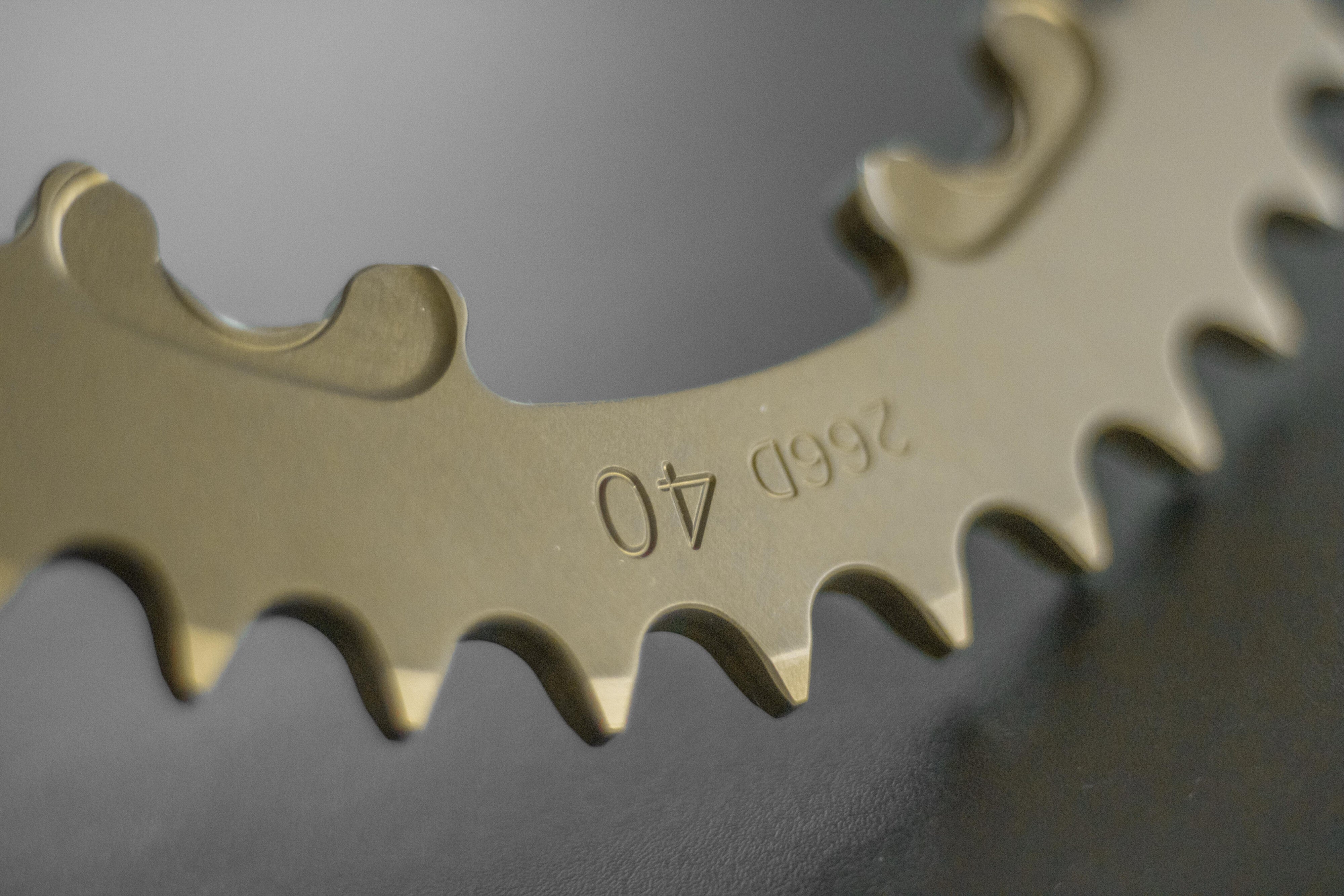 Sittaアルミニウムチェーンホイール266Dクイックフィットリアスプロケットハブ – 37-46歯、520/525ピッチ 