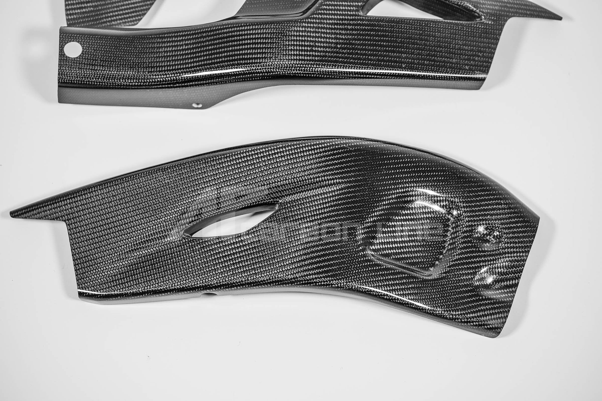 スイングアームカバー 200g APカーボンライン ホンダ CBR 1000 RR-R SC82 (20-25) 